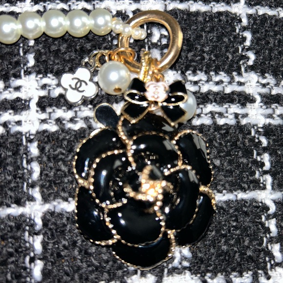 Luxury Pearl Keychain Chanel Charm - Picture 9 of 14